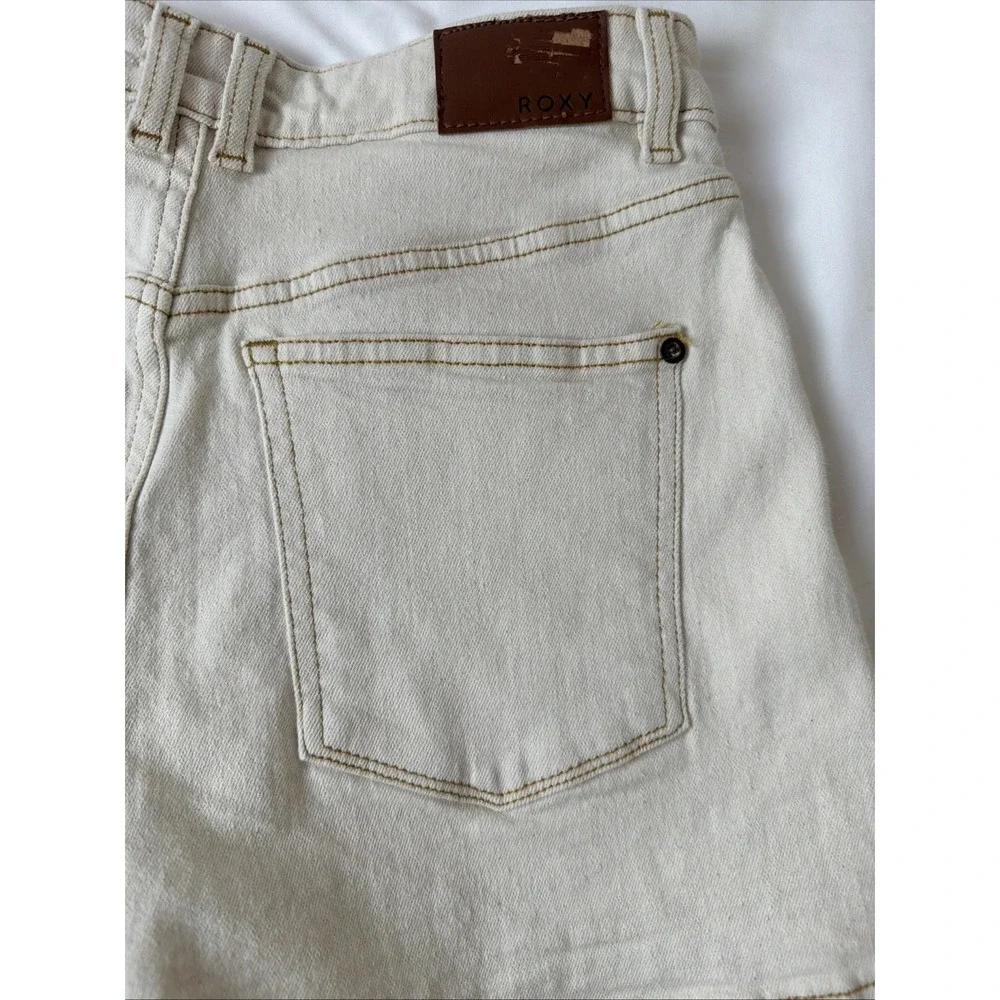 Roxy Authentic Mid Rise Denim Beach Fit Shorts Off White Beige Size‎ 29 NWT